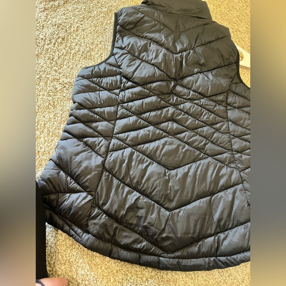 Vest - Picture 3 of 4